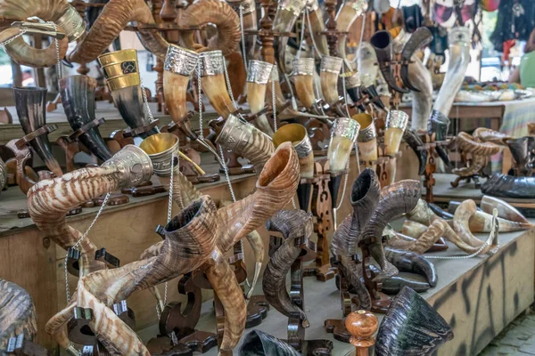 Straatmarkt Tbilisi Grond Hoorns Voor Het Drinken Van Wijn Close — Stockfoto