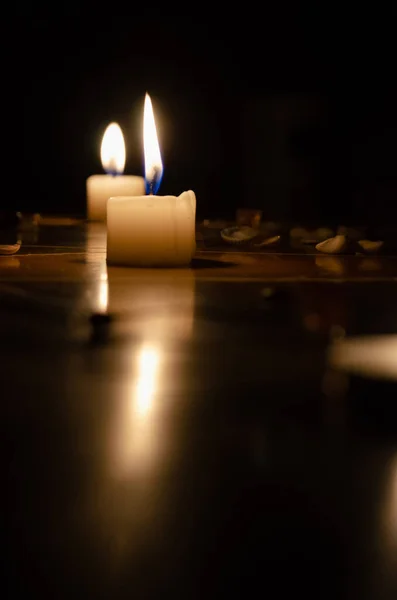 Candele Accese Buio Con Una Copia Dello Spazio Concetto Magia — Foto Stock