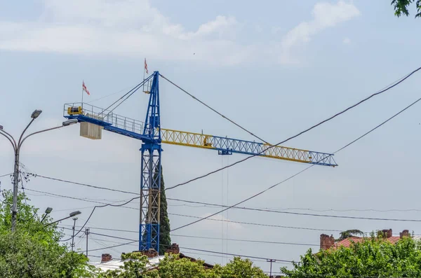 Guindaste Construção Contra Céu Edifícios Conceito Construção — Fotografia de Stock