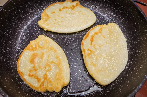 Comida Casera Panqueques Frescos Deliciosos Panqueques Fritos Cerca — Foto de Stock