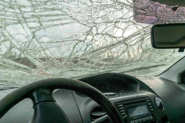 Car Which Damaged Result Serious Accident Windshield Cracks — Stock Photo, Image