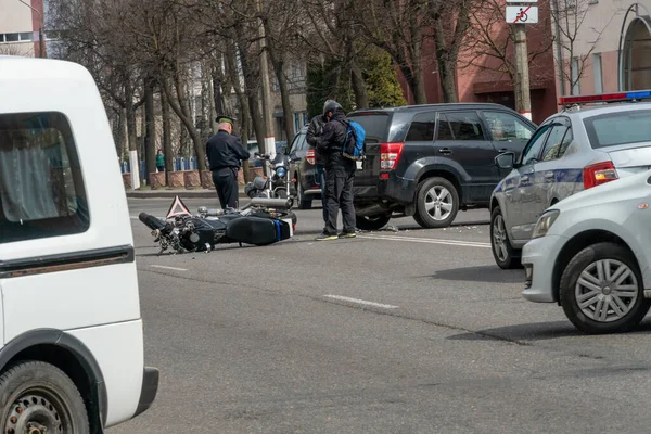 Olyckan Staden Trasig Motorcykel Och Bil Registrering Trafikolyckor Trafikstockning Grund — Stockfoto