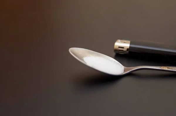 Colher Com Drogas Para Cozinhar Heroína Mesa Escura Conceito Toxicodependência — Fotografia de Stock