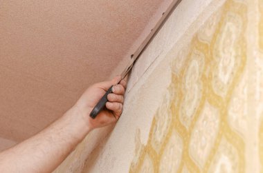 Gerilme tavanı kavramı. Esnek tavanların daha güvenli kullanımı için eklemleri maske bandıyla yapıştırmak