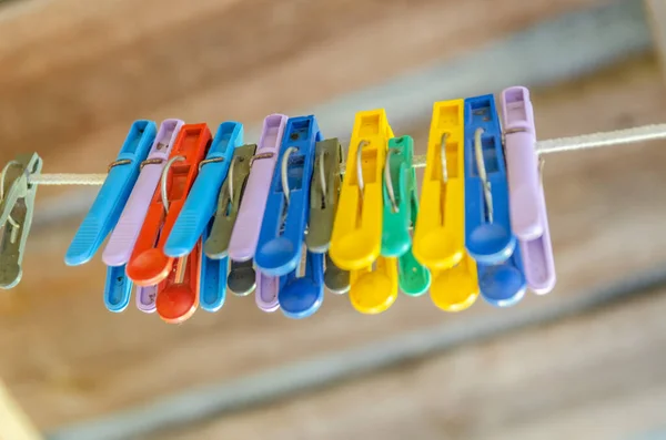 Old Colored Plastic Clothespins Hanging Row Washing Line Close Shallow — Stock Photo, Image