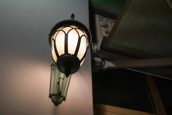 Klasyczna Lampa Ścienna Zamontowana Ścianie Ulicy Miejscem Tekst — Zdjęcie stockowe