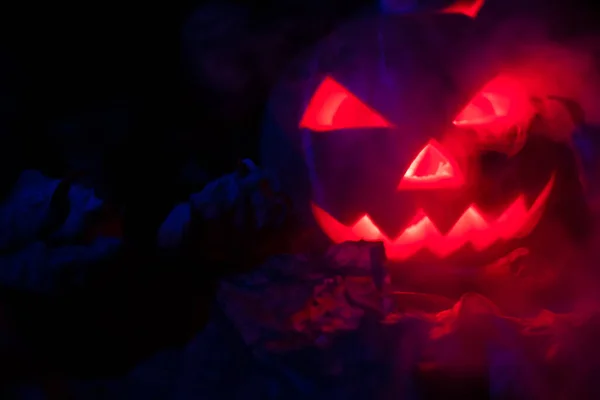 Calabaza Brillante Oscuridad Que Libera Humo Los Ojos Boca Cerca —  Fotos de Stock