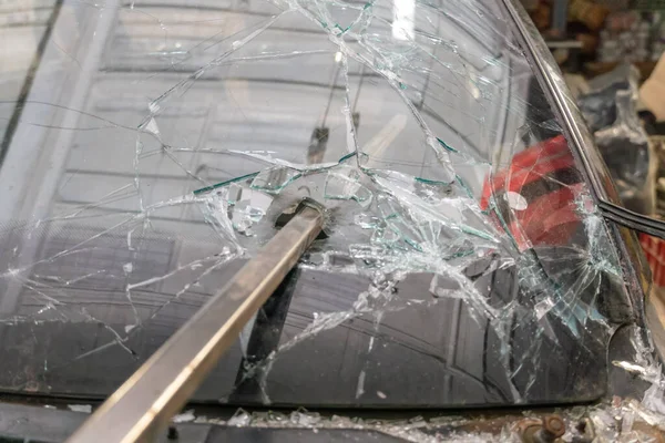 Iron Pipe Sticks Out Windshield Car Damage Windshield Force Iron — Stock Photo, Image