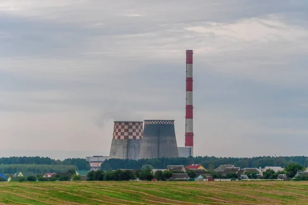 Великі Промислові Димоходи Дим Проти Неба Ліси Промислові Труби Біля — стокове фото