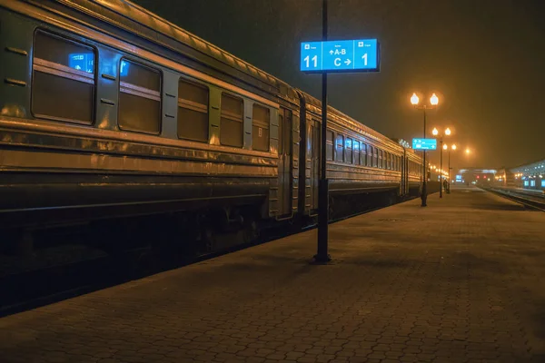 Passagerartåg Diesel Stationen Natten — Stockfoto