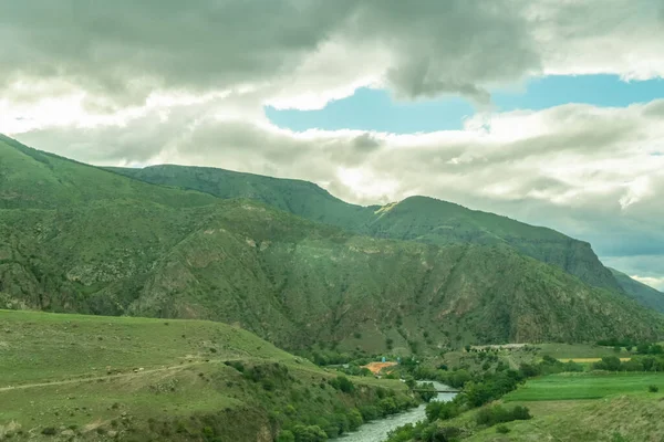 Piękny Widok Krajobraz Gór Pobliżu Vardzia Gruzja Góry Wzgórza Niebo — Zdjęcie stockowe