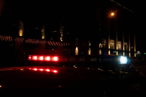 Farol Polícia Fechado Noite Sereia Intermitente Alarme Vermelho Azul — Fotografia de Stock