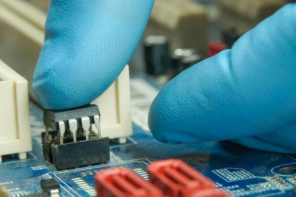 Engineer Removes Programmable Bios Chip His Fingers Motherboard Insertion — Stock Photo, Image