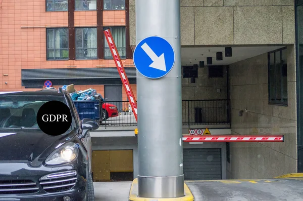 Gdpr Homem Que Sai Estacionamento Subterrâneo Esconde Atrás Das Palavras — Fotografia de Stock