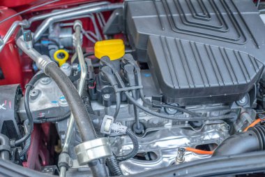 Yeni bir araba motorunun kapanışı.