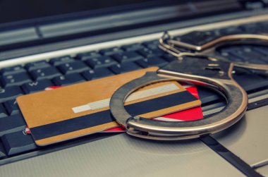 Kelepçe, dizüstü bilgisayar kartı.