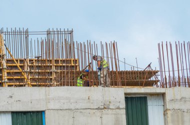 İnşaat alanındaki işçilerin görüntüsü