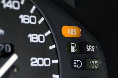 ABS sensörü gösterge panelinde turuncu yanıyor..