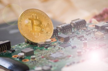 İşlemcisi olan bir bilgisayar çipinde bitcoin
