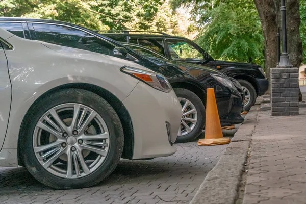 Carros Estacionados Rua Fechar — Fotografia de Stock