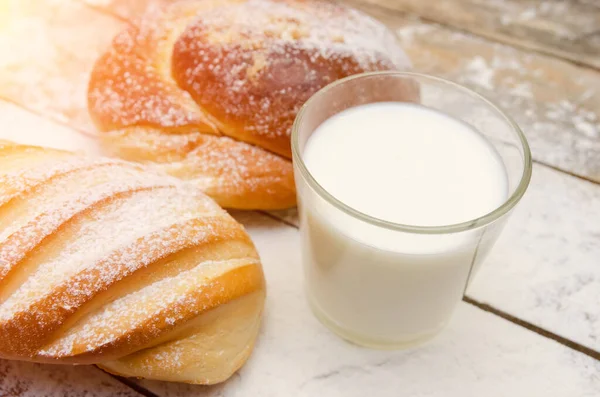 Glass Milk Loaf Wooden Background Flour Balanced Diet Protein Carbohydrates — Stock Photo, Image