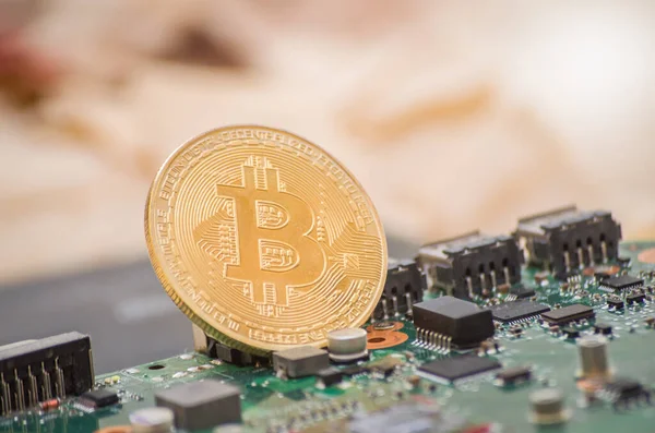 Bitcoin Auf Einem Computerchip Mit Prozessor — Stockfoto