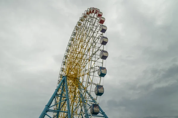 Grande Roue Ferris Sur Fond Ciel Sombre Par Une Journée — Photo