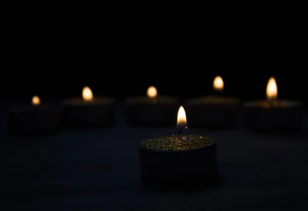 Velas Encendidas Sobre Fondo Madera —  Fotos de Stock