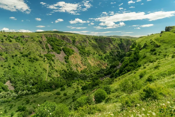 Úžasná Horská Krajina Gruzii Slunečného Letního Dne Pohled Shora Kaňon — Stock fotografie