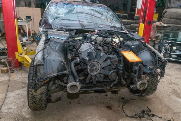 Carro Semi Desmontado Após Acidente Close Montagem Automóveis Conceito Serviço — Fotografia de Stock