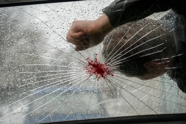 Arabanın Camında Kan Olan Ölü Bir Adam Araba Bir Adama — Stok fotoğraf