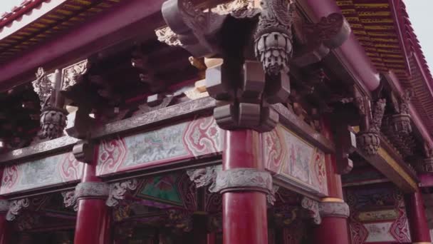 Detailní Záběr Střechy Červeného Chrámu Tchaj Wanu Jsou Tam Nějaké — Stock video