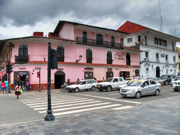 Два Туристических Отеля Главной Площади Кахамарка Севере Перу Автомобилями Остановленными — стоковое фото