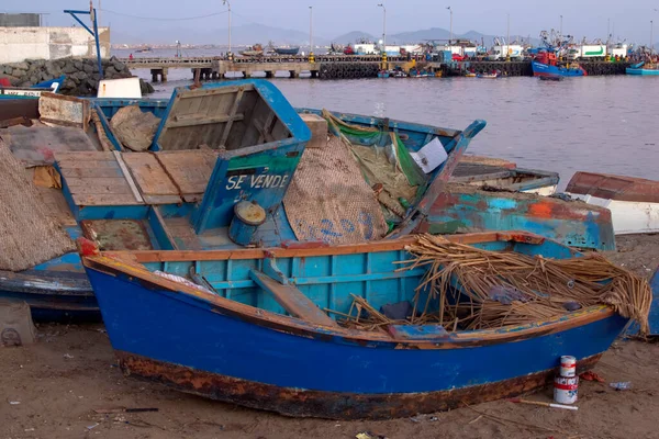 Chimbote Peru Abril 2018 Velhos Barcos Abertos Frente Costa Chimbote — Fotografia de Stock
