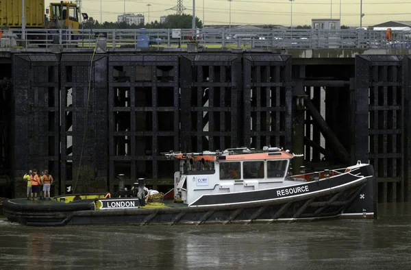 River Thames Велика Британія Травня 2017 Річковий Буксирний Човен Баржами — стокове фото