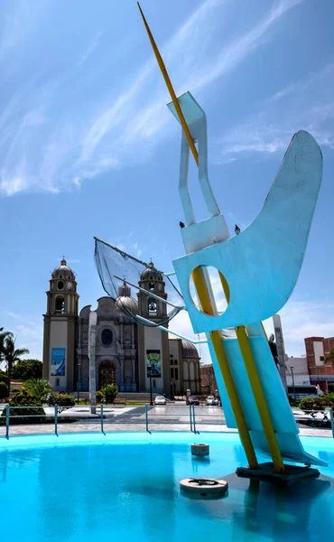 Nova Chimbote Peru Abril 2018 Fechar Escultura Frente Catedral San — Fotografia de Stock