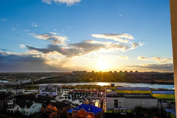 Vlucht bij zonsondergang — Stockfoto