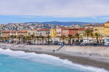 Nice, Fransa - 7 Mart 2018: Cote d'azur, Fransa. Nice'in güzel manzarası. Fransız rivierasının lüks tatil köyü. 