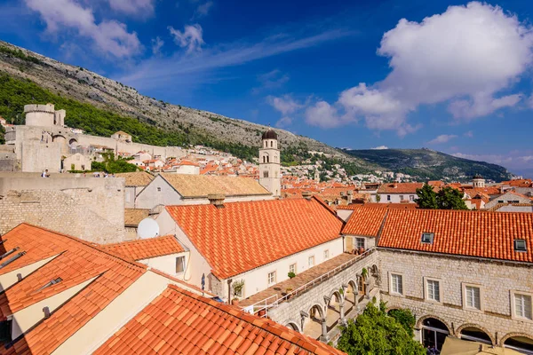 Dubrovnik kasabası, Hırvatistan - 22 Eylül 2018: Dubrovnik eski şehir, Hırvatistan'ın popüler turizm merkezi