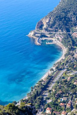 Mavi sularla güzel bir kıyı manzarası, Eze kasabası, Cote d 'azur, Fransa