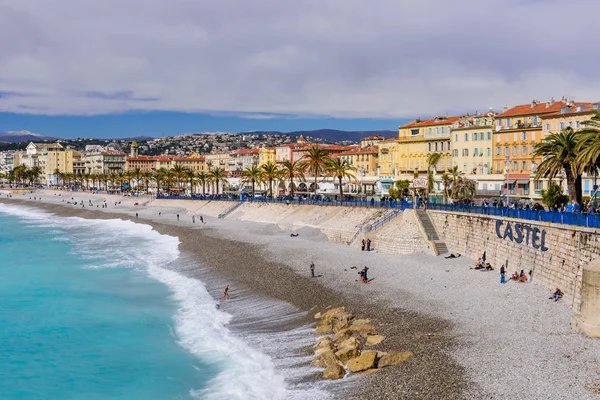 Nice, Fransa - 7 Mart 2018: Cote d'azur, Fransa. Nice'in güzel manzarası. Fransız rivierasının lüks tatil köyü. 
