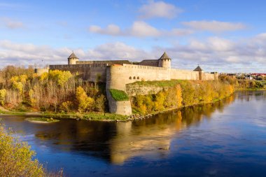 İvangorod 'daki antik Rus kalesi, Estonya, Ivangorod, Rusya sınırındaki anıt ve popüler turizm merkezi.