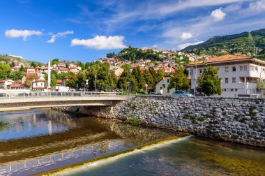 Saraybosna kenti, Bosna-Hersek - 10 Eylül 2018: Bosna-Hersek 'in başkenti Saraybosna' nın tarihi merkezine bakış