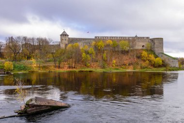 İvangorod 'daki antik Rus kalesi, Estonya, Ivangorod, Rusya sınırındaki anıt ve popüler turizm merkezi.