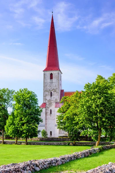 Prohlídka Ostrova Saaremaa Středověký Luteránský Kostel Michala Obci Kihelkonna Ostrov — Stock fotografie