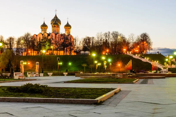 Rusya Nın Altın Yüzüğü Uspensky Katedrali Strelka Park Güzel Akşam — Stok fotoğraf