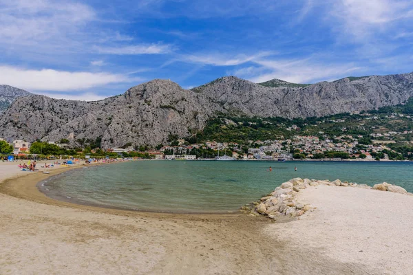 Omis Cidade Região Dalmácia Croácia Setembro 2018 Praia Pitoresca Cidade — Fotografia de Stock