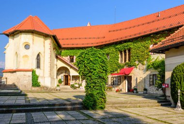 Bled, Slovenya - 14 Eylül 2016: Slovenya turu. Bled Castle popüler bir turistik merkezdir.