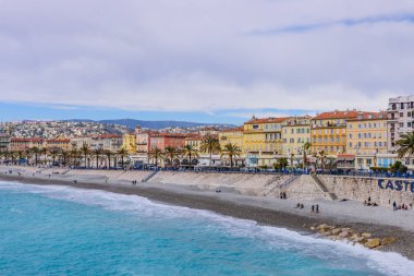 Nice, Fransa - 7 Mart 2018: Cote d'azur, Fransa. Nice'in güzel manzarası. Fransız rivierasının lüks tatil köyü. 