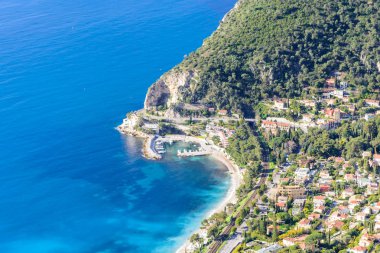 Mavi sularla güzel bir kıyı manzarası, Eze kasabası, Cote d 'azur, Fransa